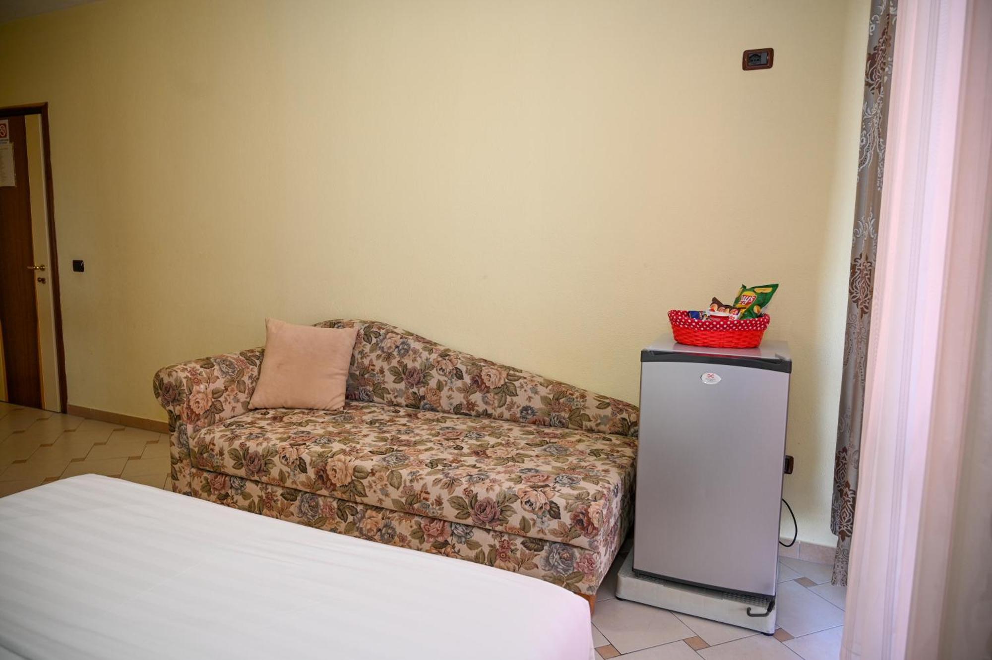 Hotel Vila Emes Durrës Habitación foto
