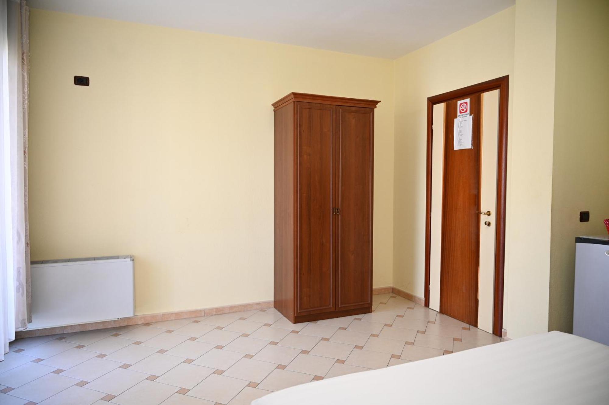 Hotel Vila Emes Durrës Habitación foto