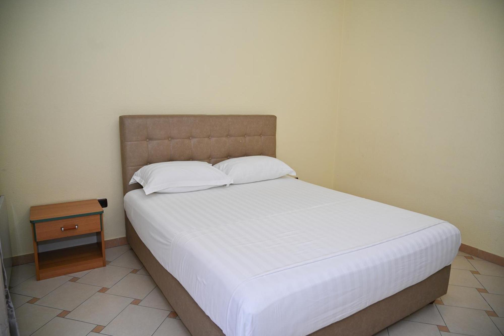 Hotel Vila Emes Durrës Habitación foto