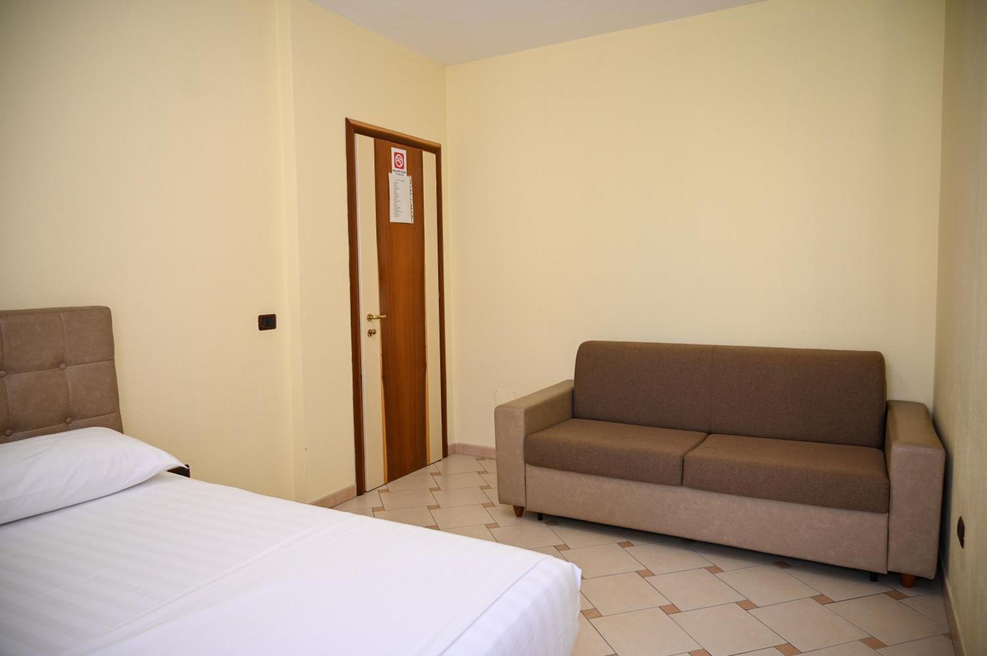 Hotel Vila Emes Durrës Habitación foto