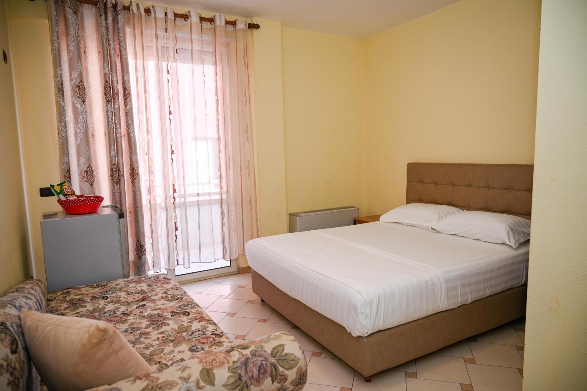 Hotel Vila Emes Durrës Habitación foto