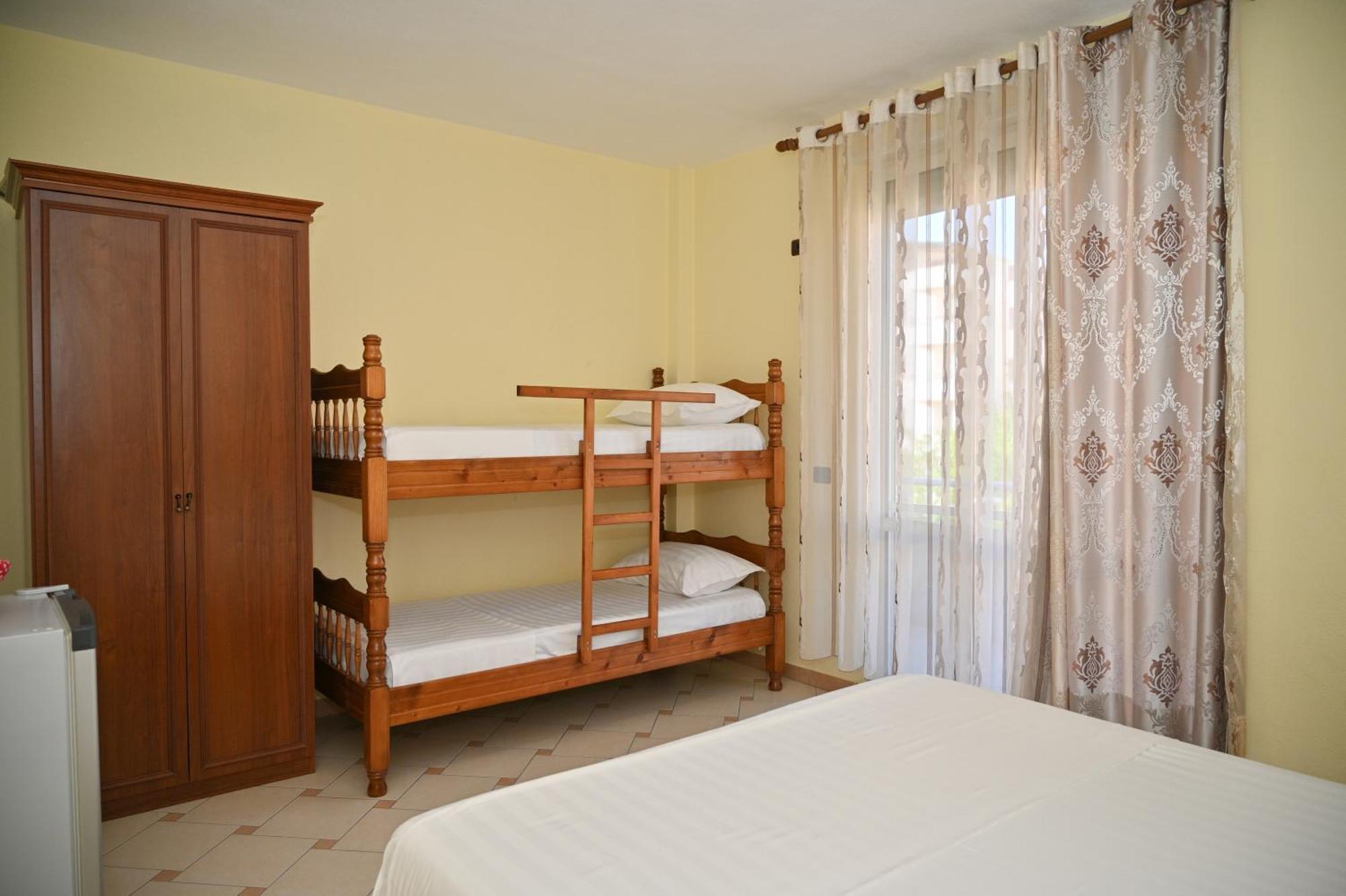 Hotel Vila Emes Durrës Habitación foto