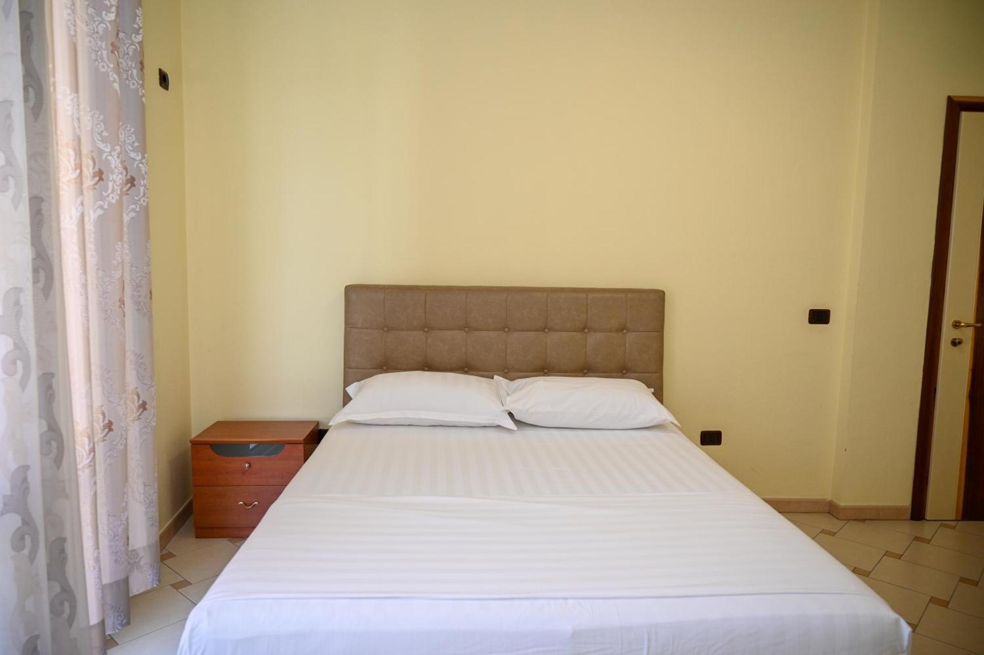Hotel Vila Emes Durrës Habitación foto