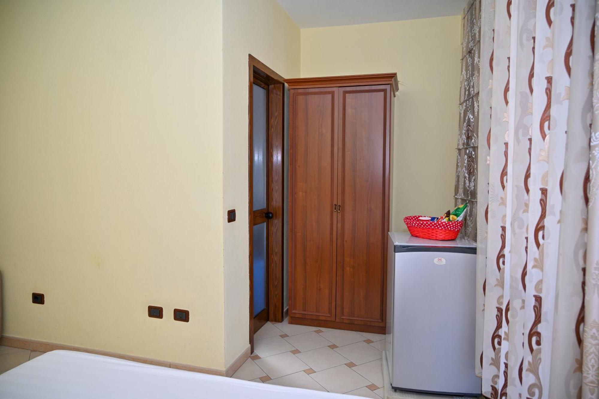 Hotel Vila Emes Durrës Habitación foto