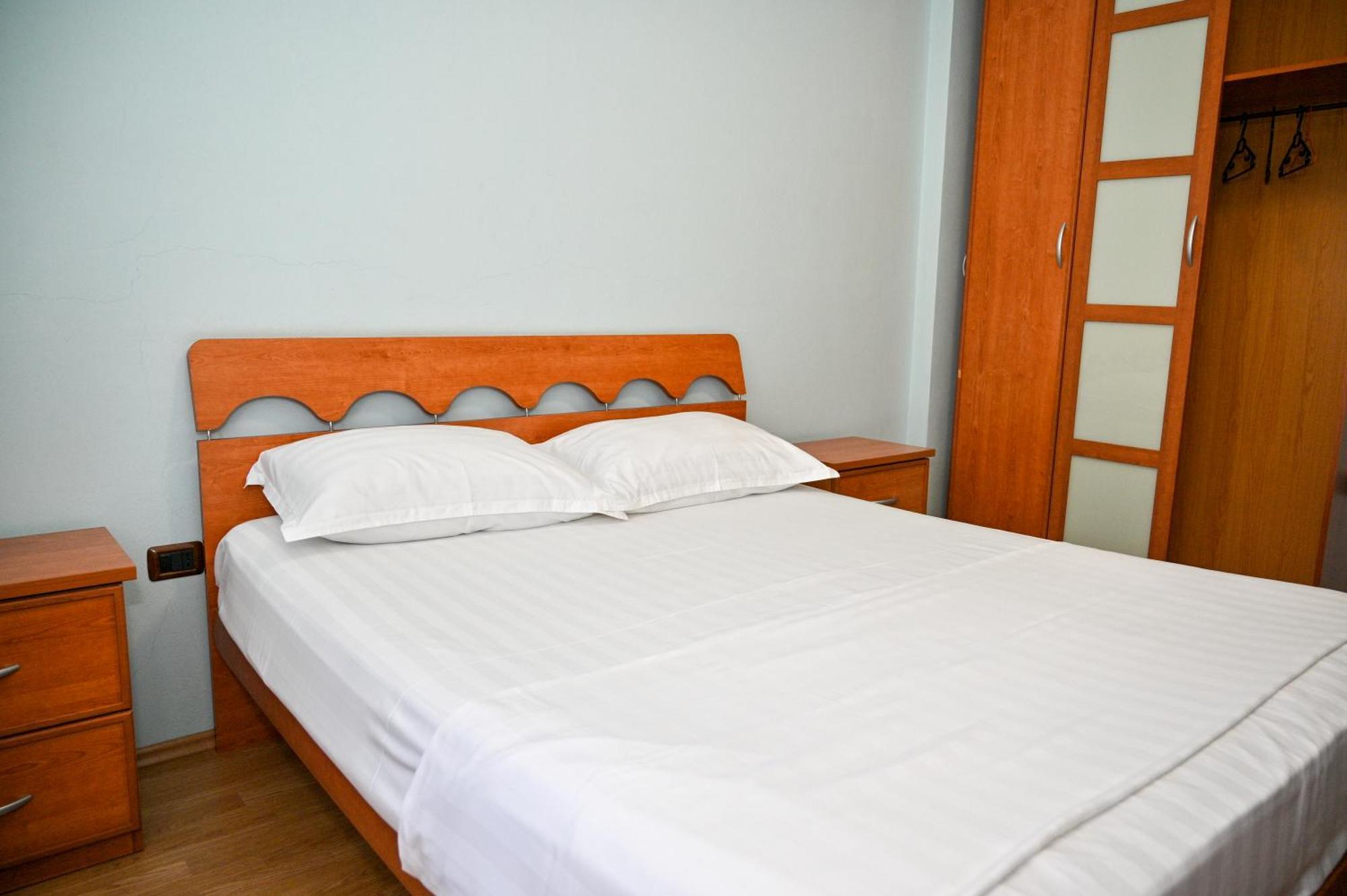 Hotel Vila Emes Durrës Exterior foto